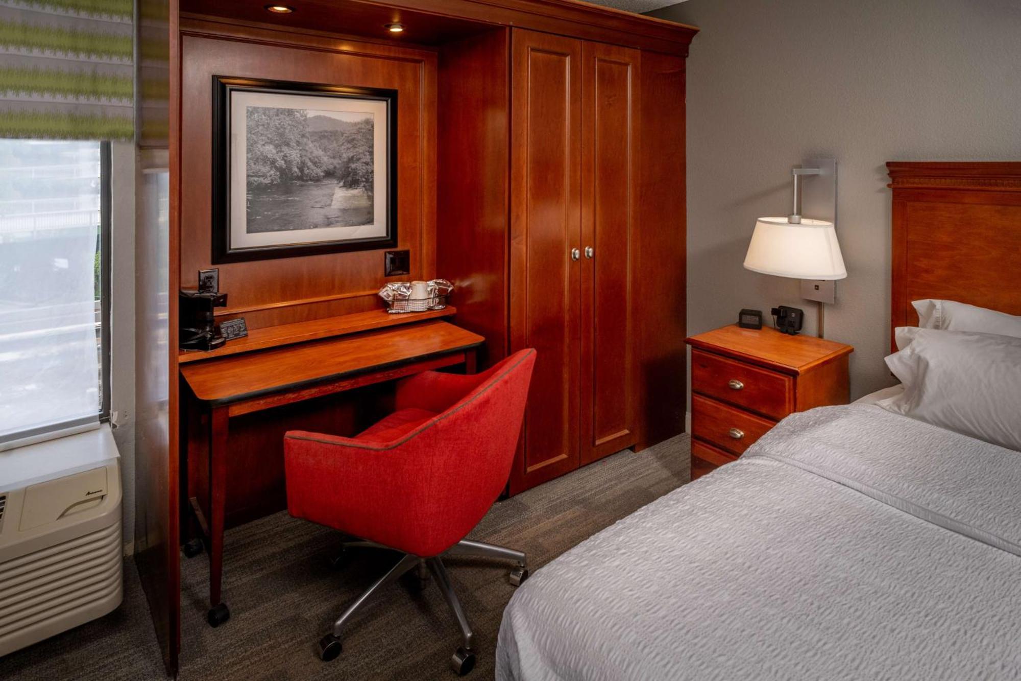 Hampton Inn Charleston Downtown Екстериор снимка