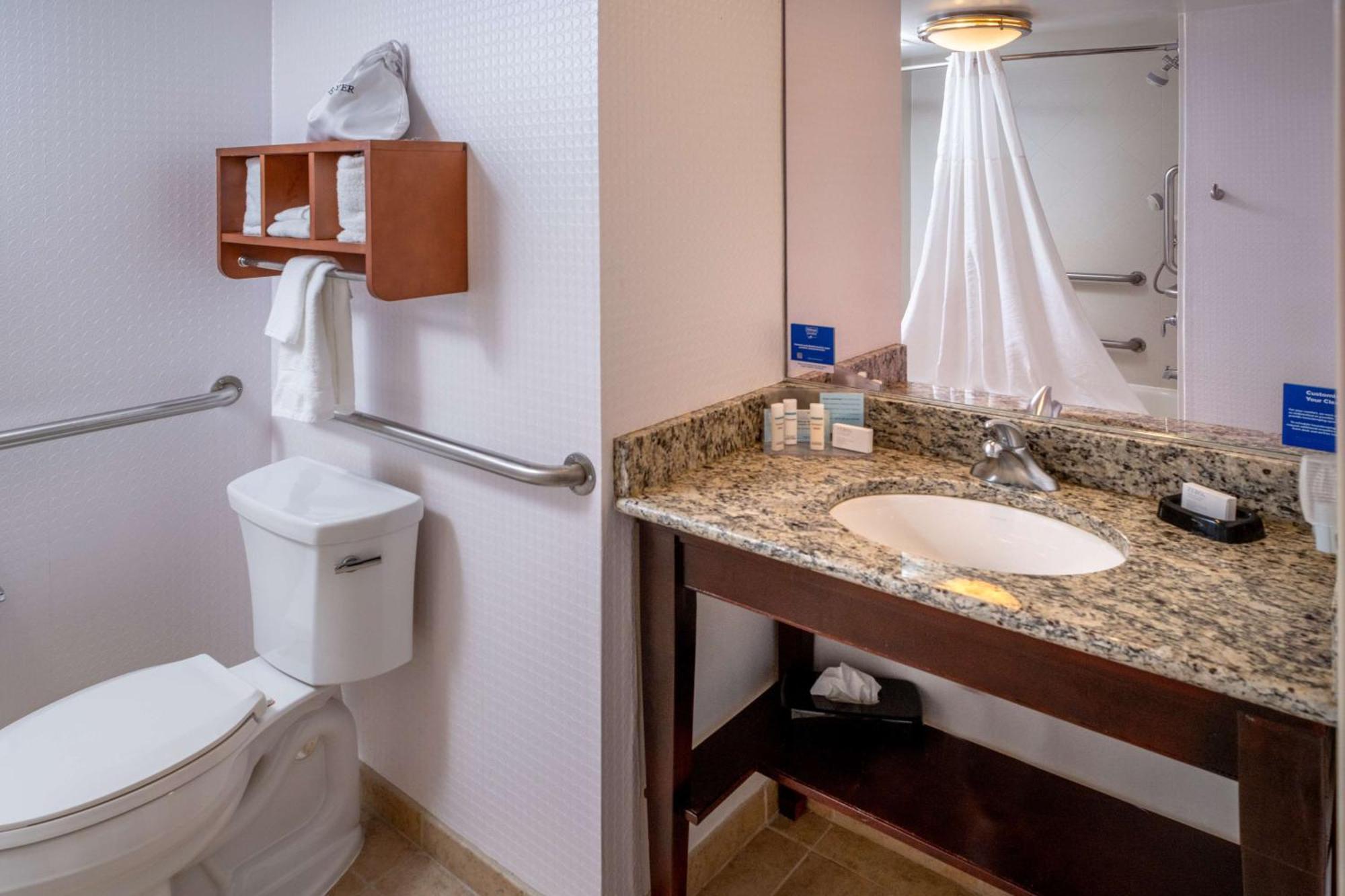 Hampton Inn Charleston Downtown Екстериор снимка