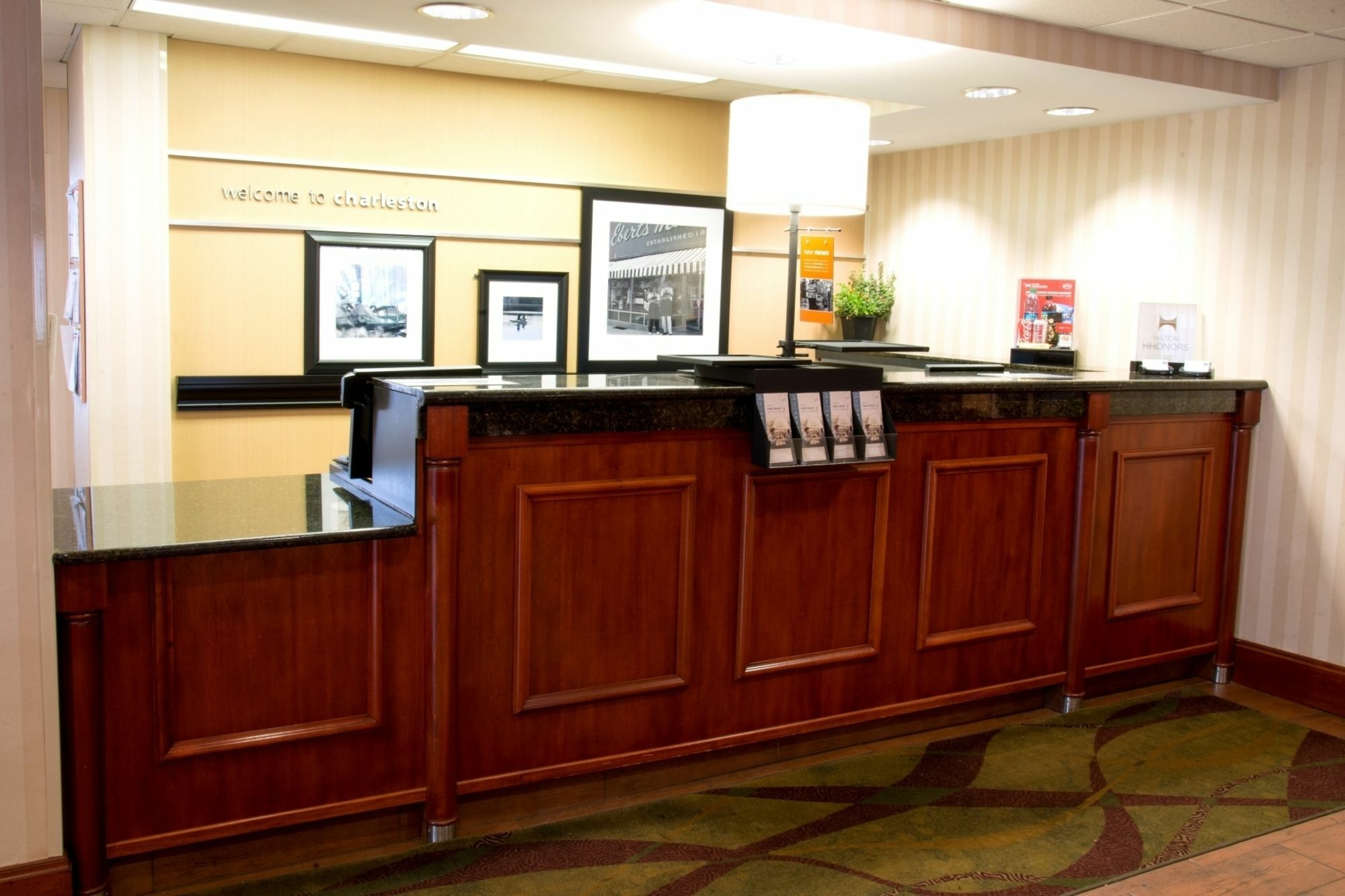 Hampton Inn Charleston Downtown Екстериор снимка